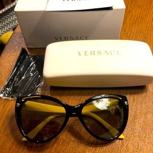 BRAND NEW AUTHENTIC VERSACE SUNGLASSES